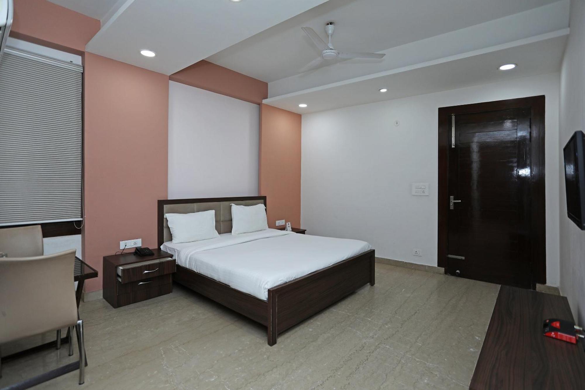 SPOT ON 74028 Hotel Sainik Inn Lucknow Exterior foto